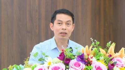 Ông Phạm Ngọc Lâm, Vụ trưởng, Thư ký Phó Chủ tịch Quốc hội, ứng cử viên đại biểu Quốc hội khóa XVI tại đơn vị bầu cử số 6 của tỉnh Gia Lai, trình bày chương trình hành động. Ảnh: Hồng Điệp - TTXVN 