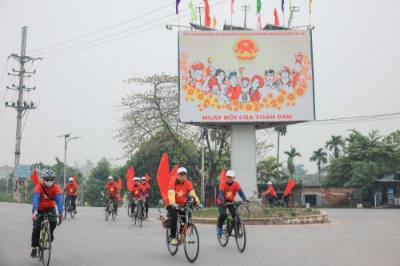 Hình thức tuyên truyền trực quan, sinh động này không chỉ tạo không khí sôi nổi mà còn nâng cao nhận thức, khơi dậy tinh thần trách nhiệm của cử tri, hướng tới ngày hội lớn của toàn dân. Ảnh: Hoàng Hiếu - TTXVN