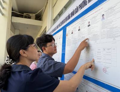 Cử tri phường Ninh Kiều (Cần Thơ) kỳ vọng bầu được những đại biểu đủ đức, đủ tài, đại diện cho ý chí và nguyện vọng của nhân dân. Ảnh: Nguyễn Văn Việt – TTXVN