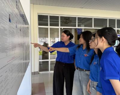 Cử tri trẻ Cần Thơ lần đầu tham gia bầu cử, háo hức chờ ngày bầu cử Đại biểu Quốc hội khóa XVI và Đại biểu HĐND các cấp, nhiệm kỳ 2026 – 2031. Ảnh: Nguyễn Văn Việt – TTXVN
