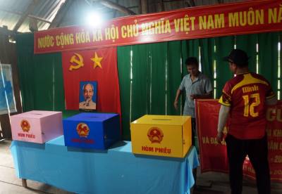 Nhờ làm tốt công tác chuẩn bị và tuyên truyền, đến thời điểm hiện tại, công tác chuẩn bị bầu cử đại biểu Quốc Hội khóa XVI và đại biểu Hội đồng nhân dân các cấp nhiệm kỳ 2026 - 2031 của Làng O2 (Gia Lai) đã hoàn tất ngoài dự kiến. Ảnh: Trịnh Bang Nhiệm - TTXVN