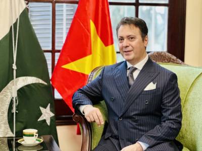 Đại sứ Pakistan tại Việt Nam Kohdayar Marri trả lời phỏng vấn của phóng viên TTXVN. Ảnh: Việt Đức - TTXVN