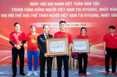 Ông Nguyễn Duy Anh, Chủ tịch danh dự Hội người Việt tại Fukuoka (Nhật Bản) tham dự Ngày hội đại đoàn kết toàn dân tộc trong cộng đồng người Việt Nam tại Kyushu, Nhật Bản. Ảnh: TTXVN phát