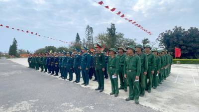 Quân và nhân dân trên đảo tiền tiêu Bạch Long Vĩ tham gia bầu cử sớm. Ảnh: TTXVN phát