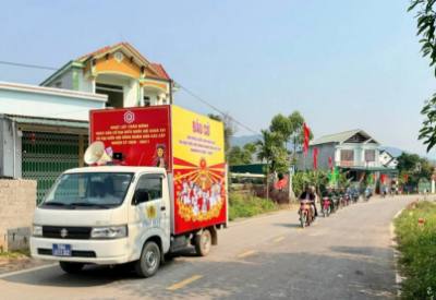 Công tác tuyên truyền về bầu cử được triển khai rộng khắp trên các tuyến đường, khu dân cư trên địa bàn tỉnh. Ảnh: Đồng Thúy - TTXVN