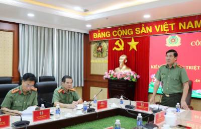 Thiếu tướng Nguyễn Văn Hận, Bí thư Đảng ủy, Giám đốc Công an tỉnh An Giang phát biểu chỉ đạo. Ảnh: Văn Sĩ - TTXVN