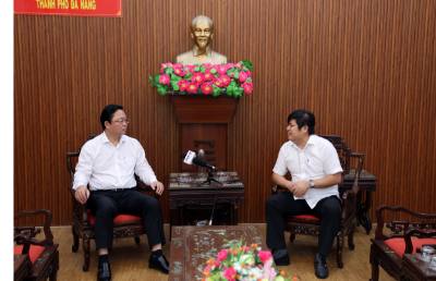 Đồng chí Lê Trí Thanh, Chủ tịch UBMTTQVN, Phó chủ tịch UBBC thành phố Đà Nẵng trả lởi phỏng vấn TTXVN. Ảnh: Trần Tĩnh - TTXVN