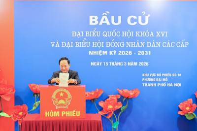 Đồng chí Trịnh Văn Quyết, Uỷ viên Bộ Chính trị, Bí thư Trung ương Đảng, Trưởng Ban Tuyên giáo và Dân vận Trung ương dự bỏ phiếu bầu cử đại biểu Quốc hội khoá XVI và đại biểu Hội đồng nhân dân các cấp nhiệm kỳ 2026 - 2031. Ảnh: Lê Đông - TTXVN