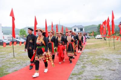 Đồng bào dân tộc xã Tây Yên Tử, tỉnh Bắc Ninh nô nức đi bầu cử. Ảnh: Thanh Thương- TTXVN