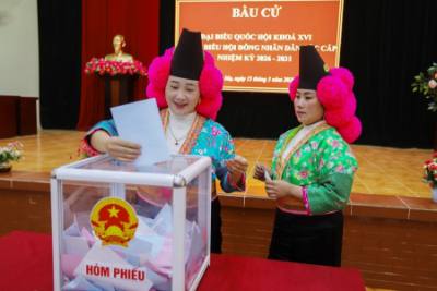 Niềm vui hiện rõ trên gương mặt các cử tri xã Co Mạ, tỉnh Sơn La khi bỏ phiếu bầu cử tại khu vực bầu cử số 1 bản Co Mạ. Ảnh: Trọng Đạt-TTXVN 