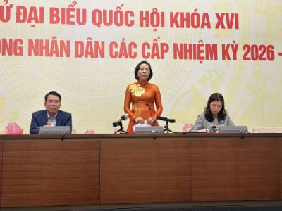 Phó Chủ tịch Quốc hội Nguyễn Thị Thanh - Ủy viên Hội đồng Bầu cử quốc gia đã thông tin về tình hình, tiến độ cử tri tham gia bỏ phiếu. Ảnh: Việt Đức - TTXVN