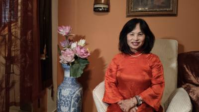 Bà Lê Thị Bích Hường trả lời phỏng vấn của phóng viên TTXVN. Ảnh: Dương Hoa - PV TTXVN tại Italy