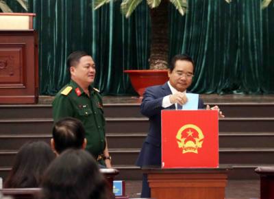 Đại biểu HĐND Thành phố khóa XI bỏ phiếu bầu các chức danh lãnh đạo HĐND, UBND Thành phố nhiệm kỳ 2026-2031. Ảnh: Xuân Khu-TTXVN