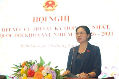 Đồng chí Hà Thị Nga, Phó Chủ tịch - Tổng Thư ký Ủy ban Trung ương Mặt trận Tổ quốc  Việt Nam phát biểu tại tiếp xúc cử tri ở xã Bình Lư, tỉnh Lai Châu. Ảnh: Nguyễn Oanh -TTXVN. 